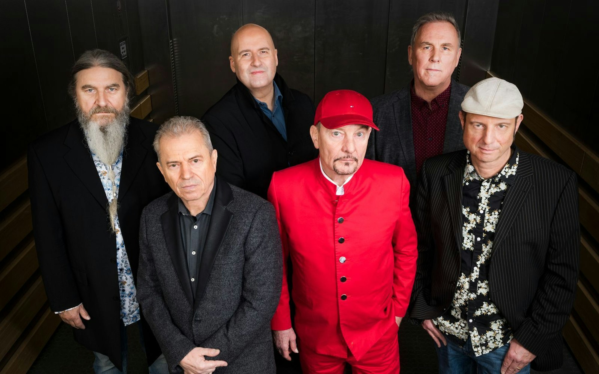 Günther Sigl (zweiter von links), Mitgründer, Sänger und Bassist der Spider Murphy Gang, ist weiterhin regelmäßig auf Tour mit seiner Band. Im Sommer und Herbst 2025 stehen auch wieder einige Termine an. (Bild: Hangen Photo)