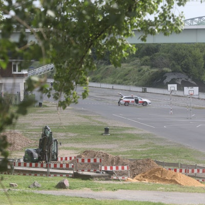 02.02.2025, Köln: Auf der Deutzer Werft wurden drei Weltkriegsbomben gefunden. Die Entschärfung soll am Mittwoch stattfinden, von den Evakuierungen sind dann 20.000 Anwohner betroffen. Foto: Arton Krasniqi