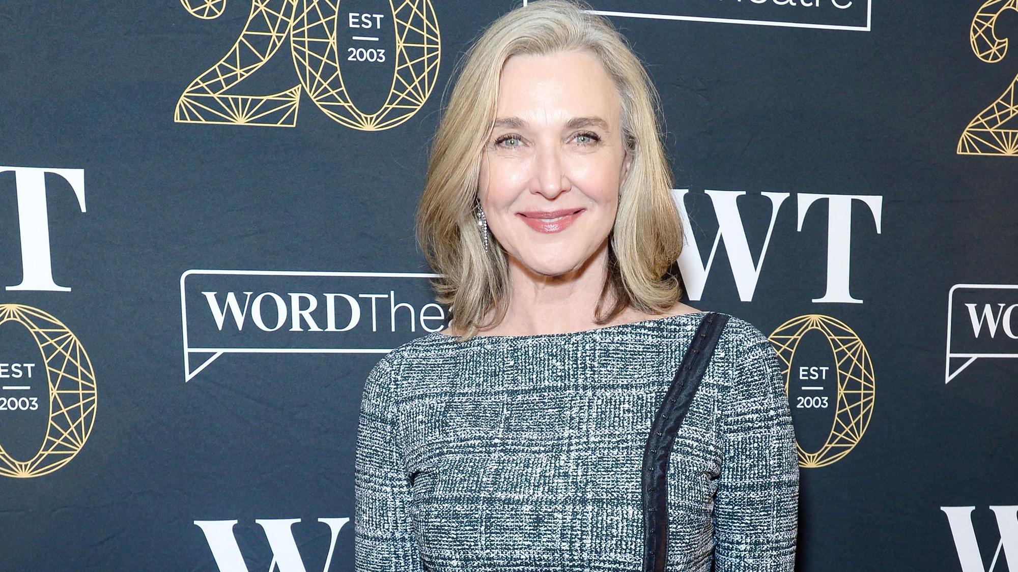 Brenda Strong auf dem roten Teppich.