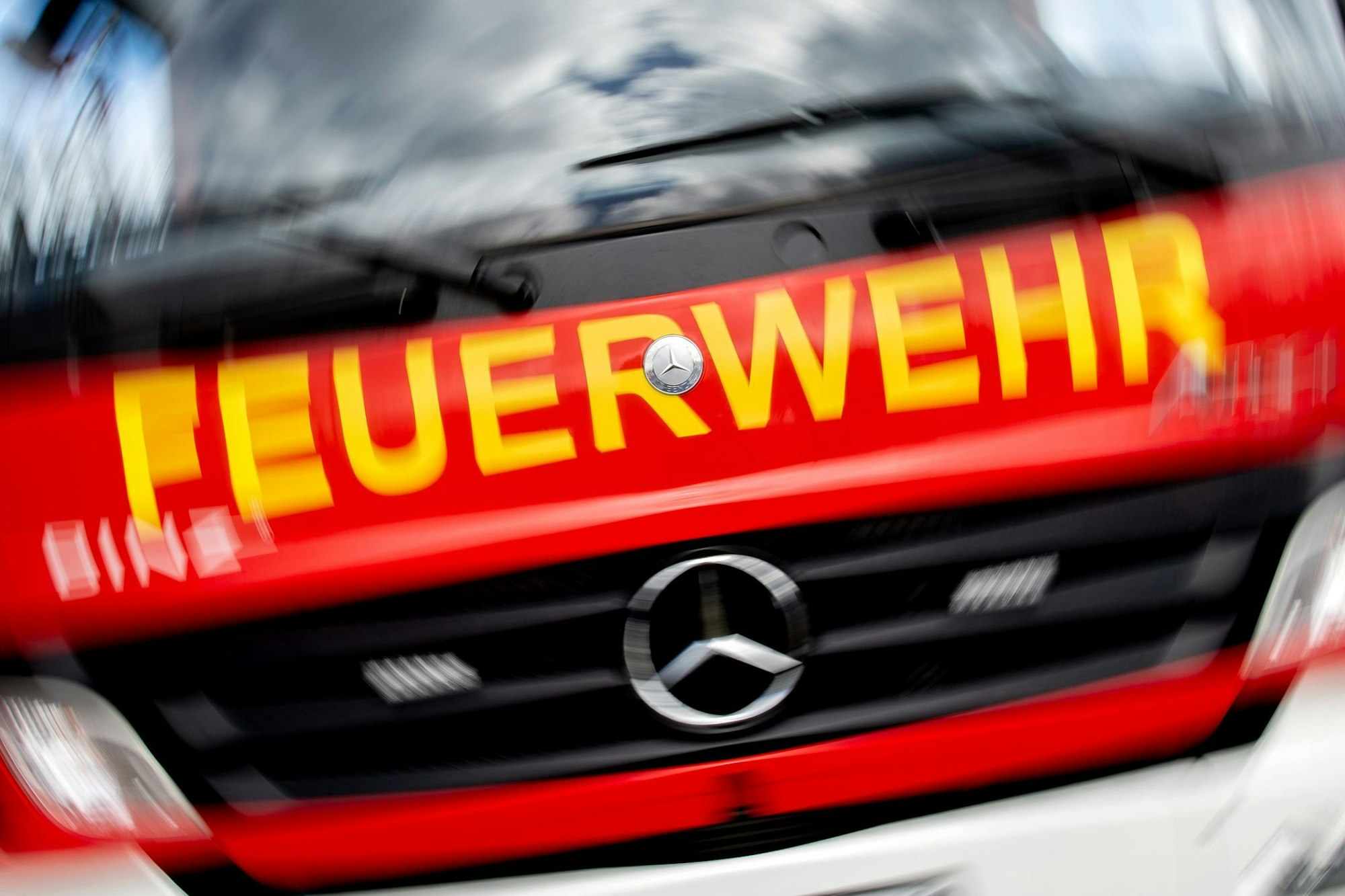 Mehrere Menschen wurden bei dem Brand in Aachen verletzt. (Symbolbild)