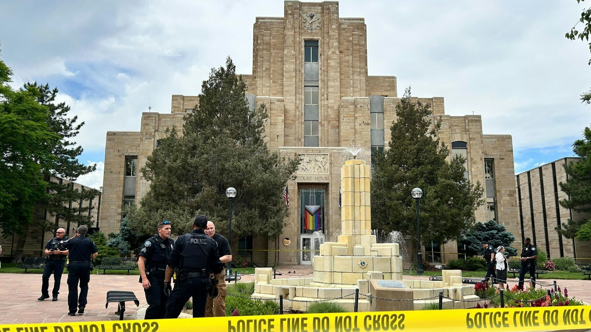 Die Zahl der Verletzten nach dem Angriff auf eine Gruppe von Demonstranten in Boulder ist weiter nach oben gegangen.