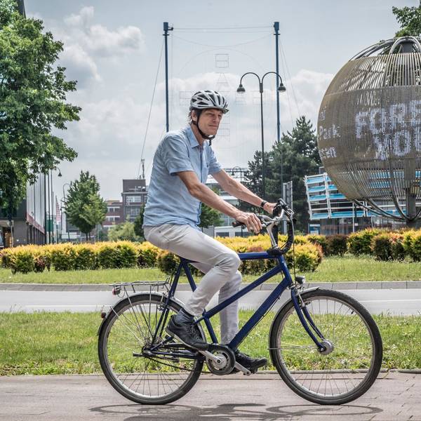 Peter Seidel in Leverkusen auf dem Rad