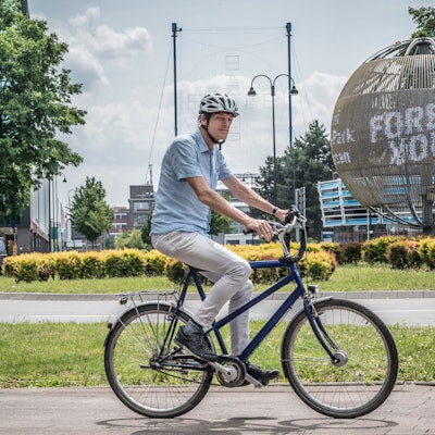 Peter Seidel in Leverkusen auf dem Rad