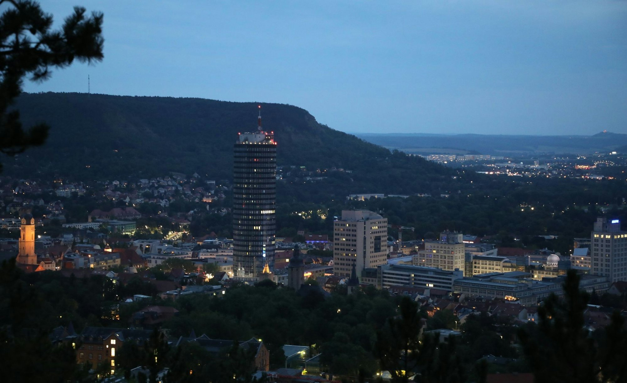 Jena und das Hochhaus Jentower. (Archivbild)