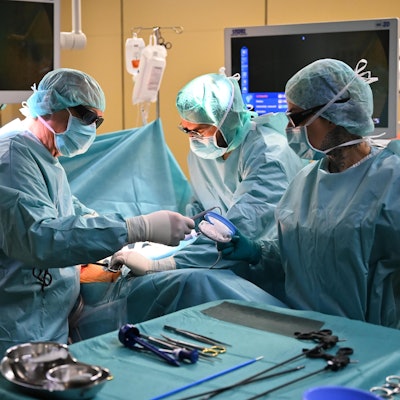 Gummersbach
Klinikum
Darm-OP mit einer 3D-Brille
bei Prof. Saad