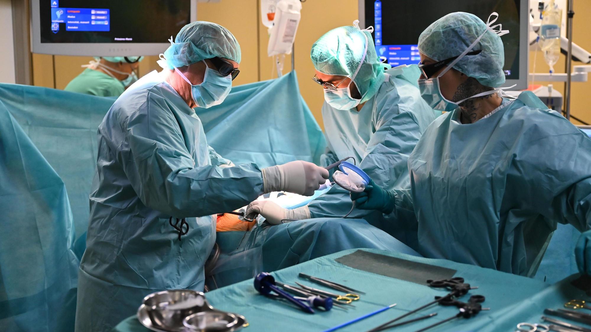 Gummersbach
Klinikum
Darm-OP mit einer 3D-Brille
bei Prof. Saad