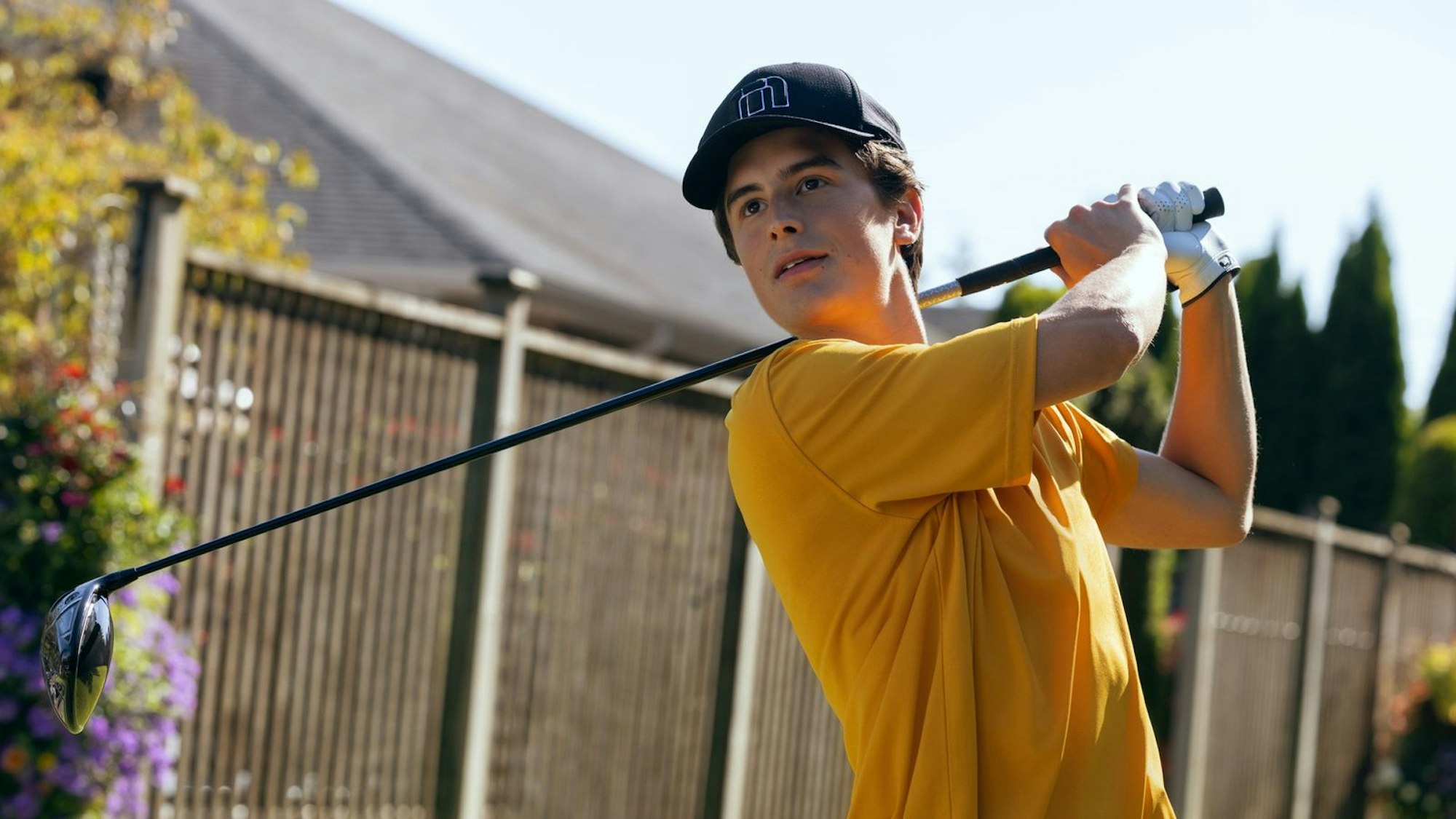 Der 17-jährige Santi (Peter Dager) ist ein unglaubliches Golf-Talent, hat aber nach einer herben Enttäuschung eigentlich keine Lust mehr zu spielen. (Bild: © Apple TV+ / Justine Yeung)