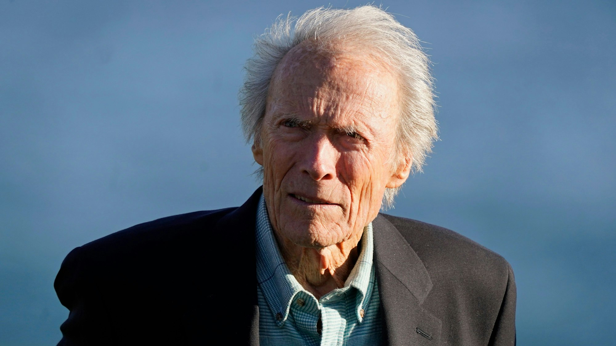 Clint Eastwood beschuldigt den österreichischen „Kurier“, ein Interview zu seinem 95. Geburtstag erfunden zu haben.