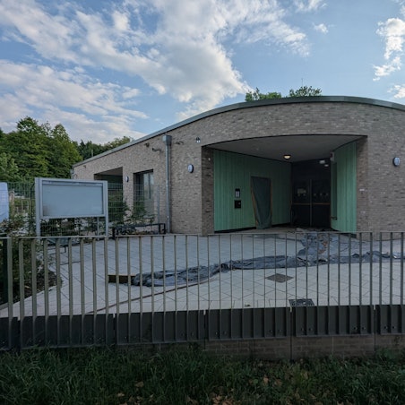 Das Foto zeigt die Kindertagesstätte Am Sonnenhang in Kendenich, die nach wie vor eine Baustelle ist.