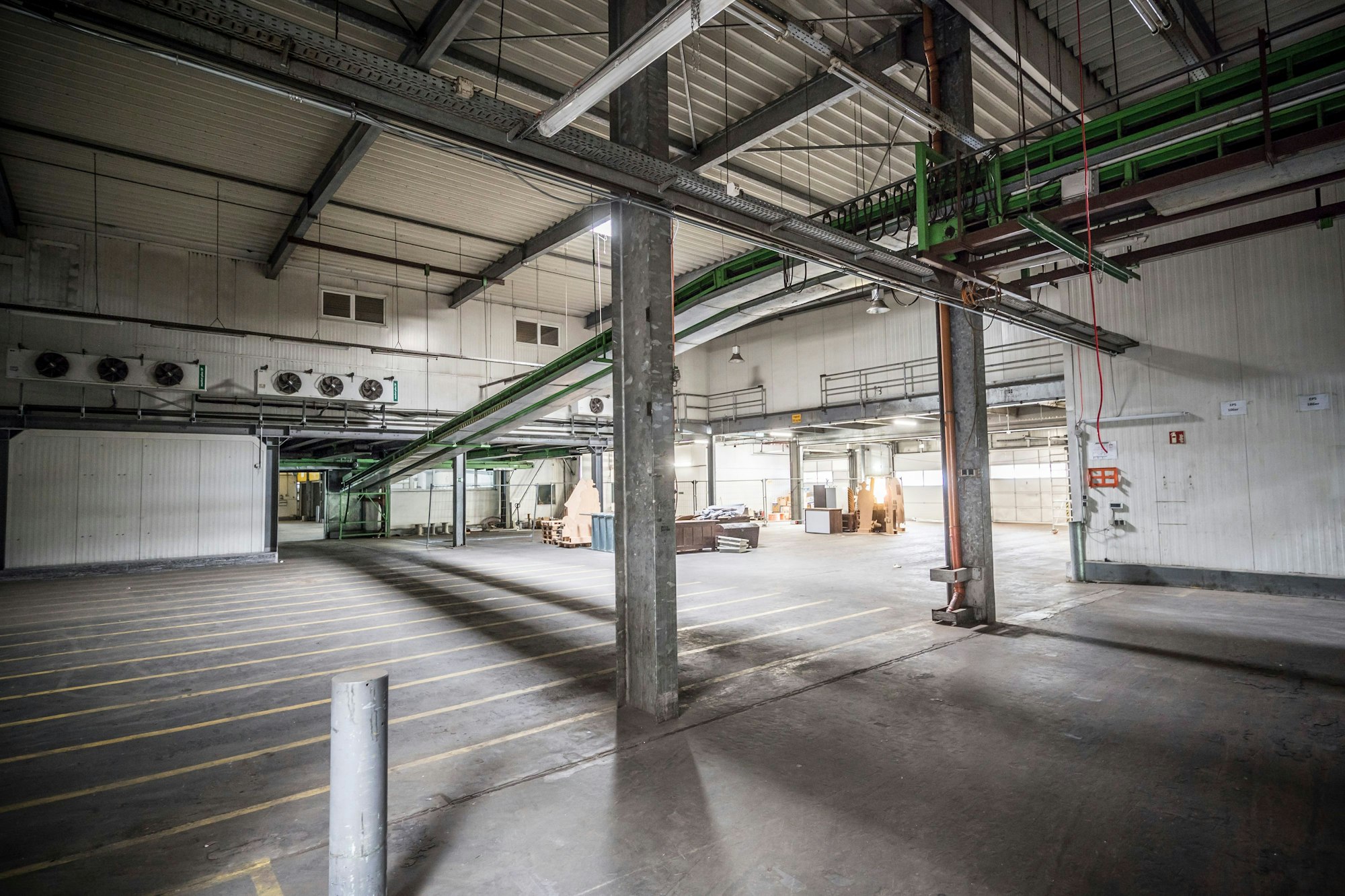 Die große Halle der Reiferei ist leer.