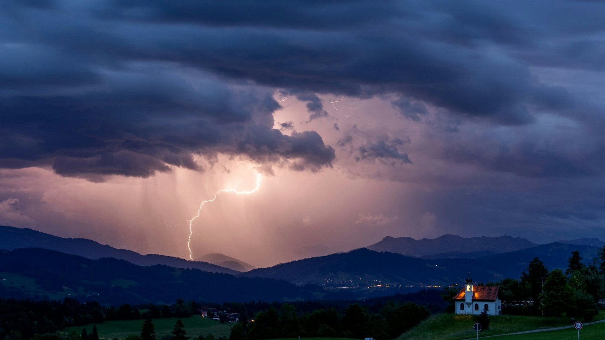 Im Süden Deutschlands sollen die Unwetter besonders heftig werden. (Archivbild)