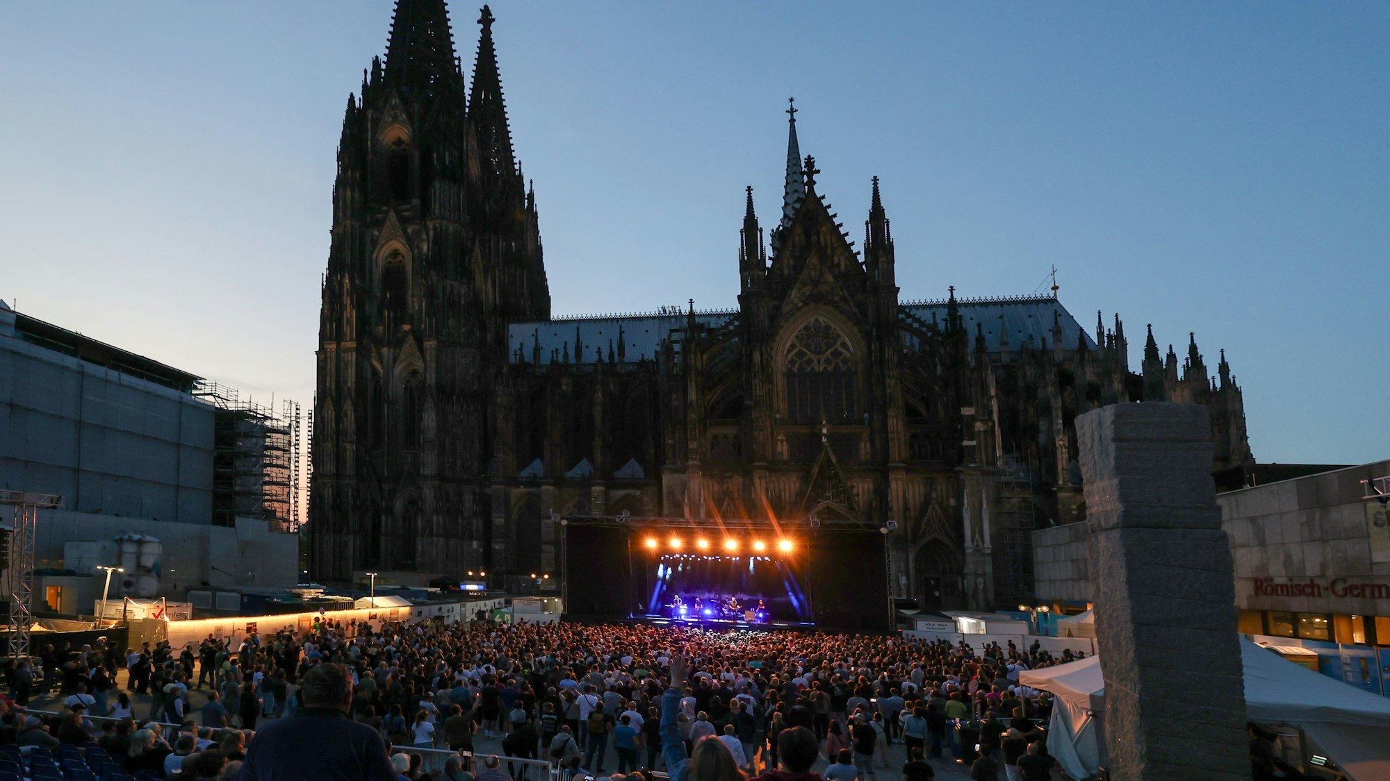 „Kettcar“ spielte im Vorjahr auf dem Roncalliplatz am Dom.