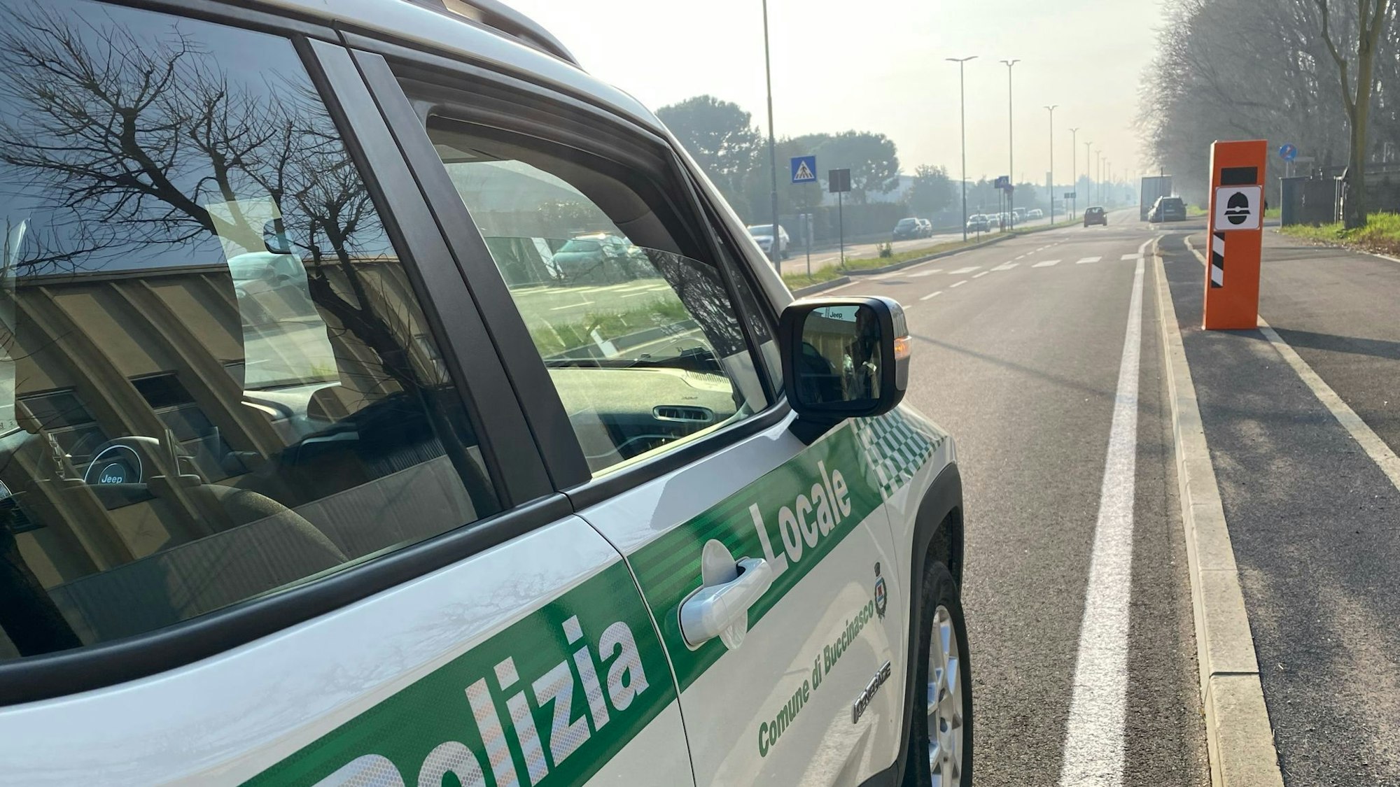Auch vielen deutschen Urlaubern bekannt: Blitzer-Säulen in Italien. (Archivbild)