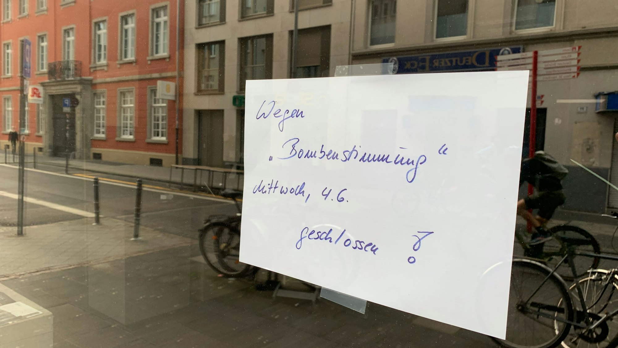 Ein Friseursalon auf der Deutzer Freiheit muss wegen „Bombenstimmung“ am Mittwoch geschlossen bleiben.