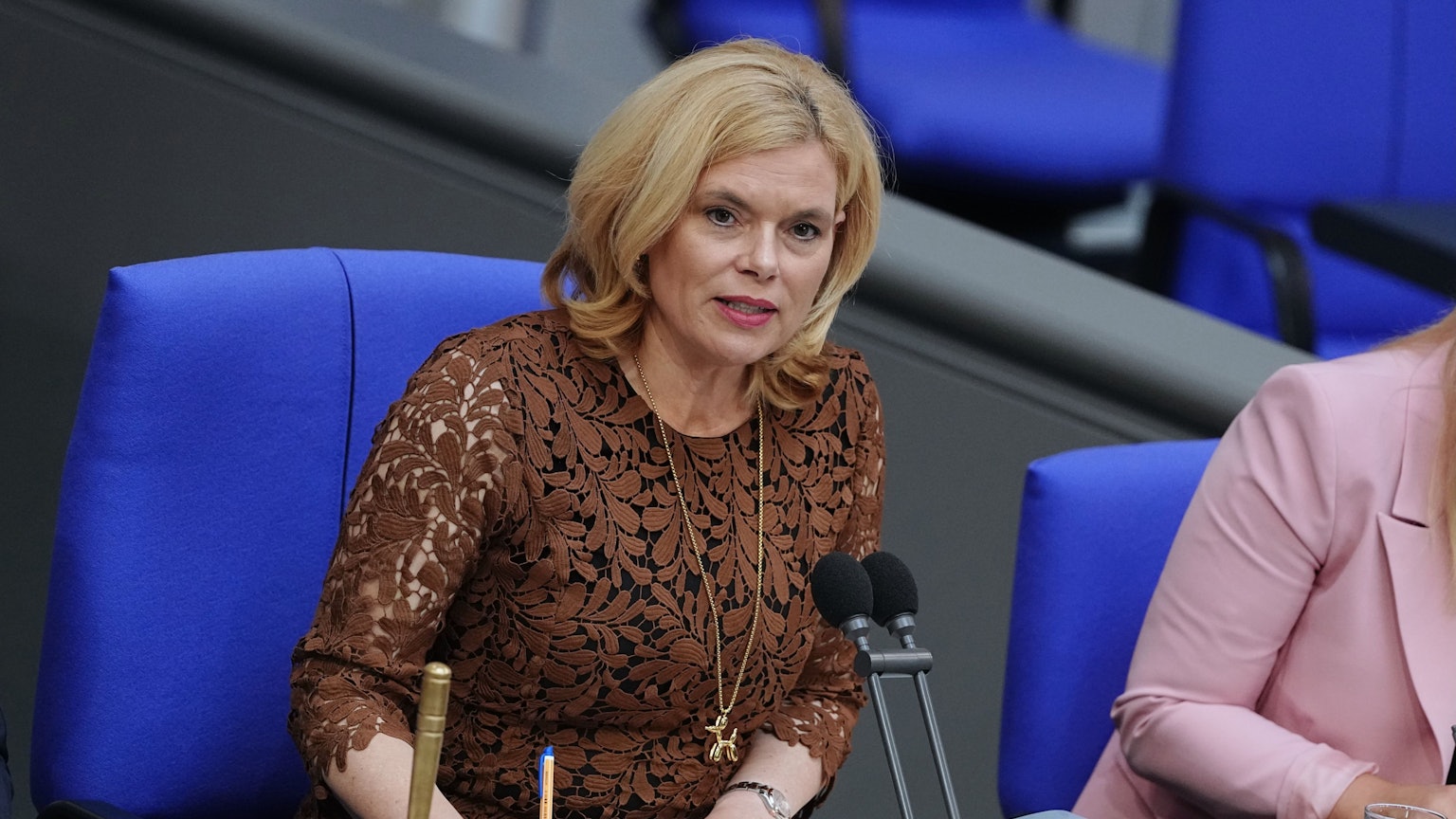04.06.2025, Berlin: Julia Klöckner (CDU), Bundestagspräsidentin, spricht bei einer Regierungsbefragung im Plenum des Bundestags.