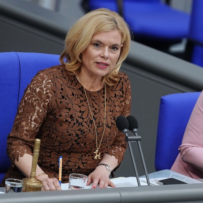 04.06.2025, Berlin: Julia Klöckner (CDU), Bundestagspräsidentin, spricht bei einer Regierungsbefragung im Plenum des Bundestags.