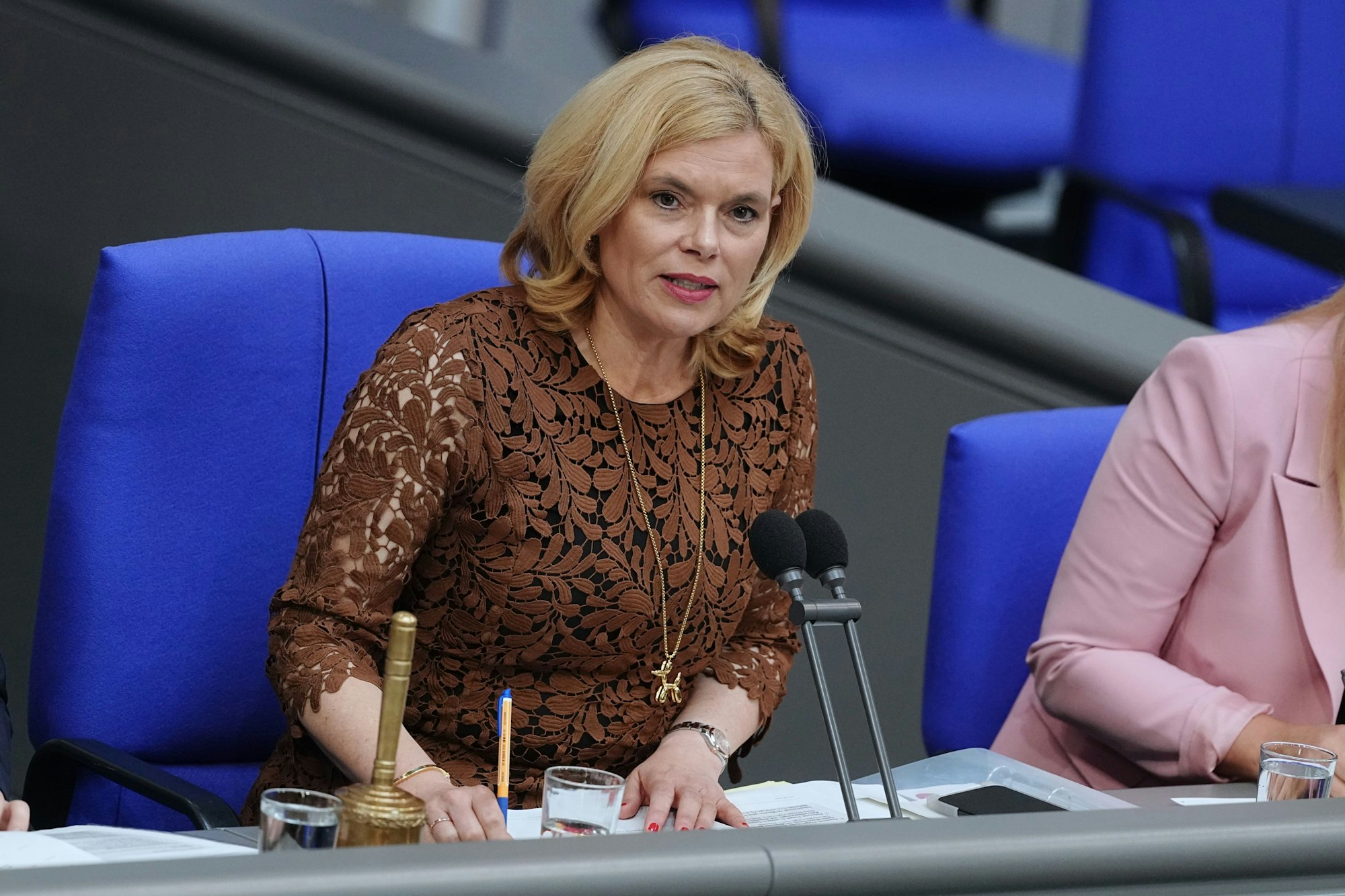 04.06.2025, Berlin: Julia Klöckner (CDU), Bundestagspräsidentin, spricht bei einer Regierungsbefragung im Plenum des Bundestags.