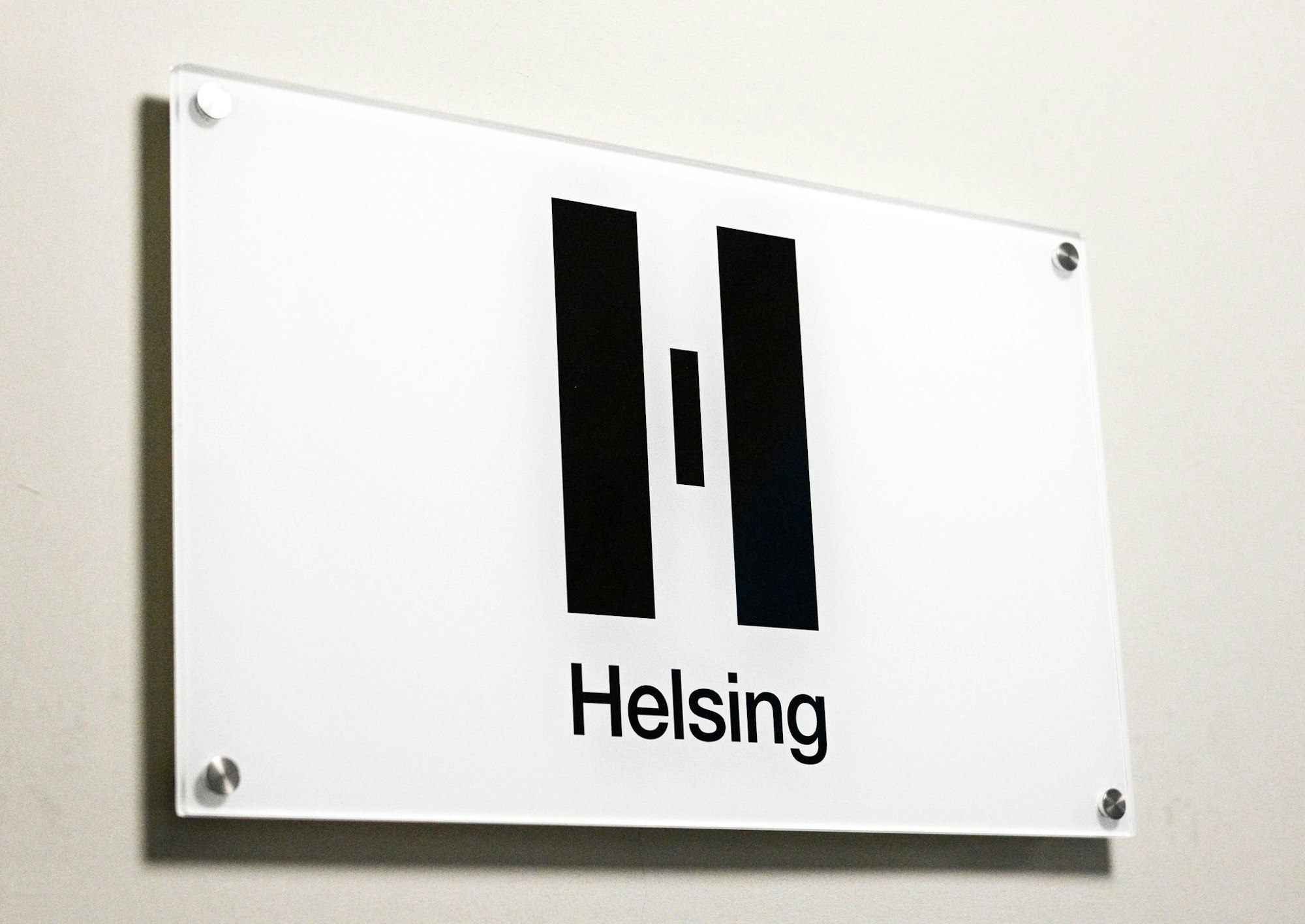 Eine Kamikaze-Drohne und ein Unterwassersystem gehören bereits zum Programm. Nun kauft das KI-Unternehmen Helsing einen Hersteller von Hardware. (Archivbild)