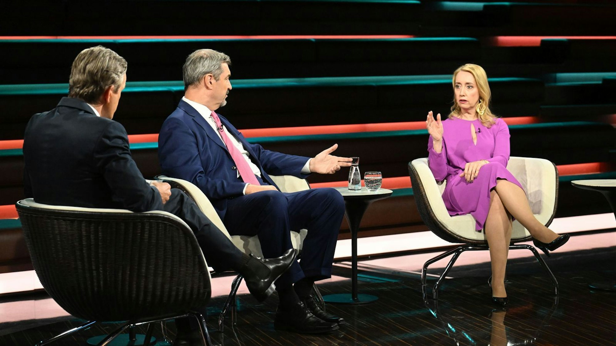 Journalistin Melanie Amann warf der deutschen Bundesregierung eine „Symbol-Politik“ im Bereich der Migration vor. Ein Vorwurf, den Markus Söder nicht unkommentiert ließ. (Bild: ZDF / Cornelia Lehmann)