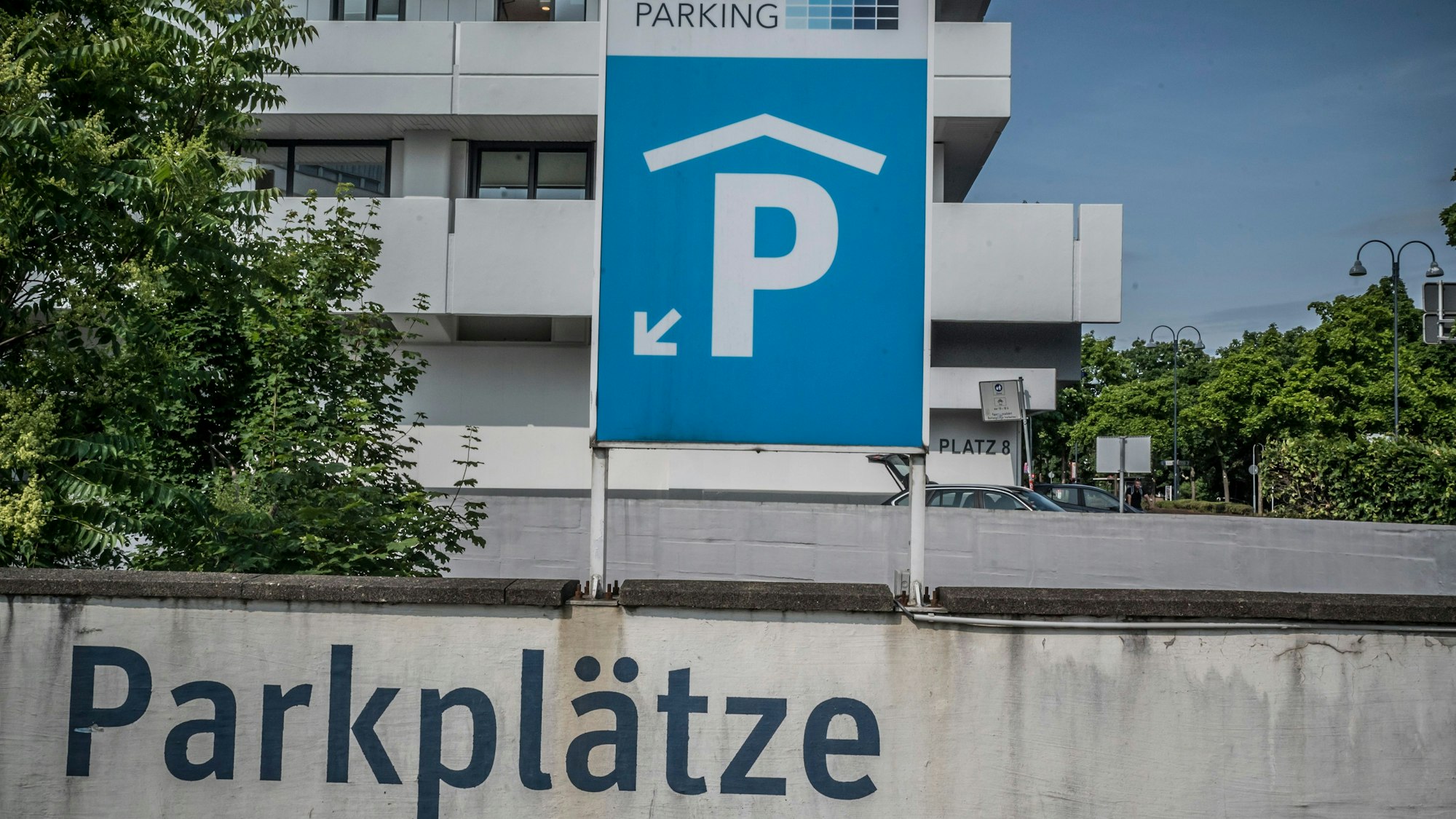 157 Parkkarten für Verwaltungsmitarbeiter sollen im Umlauf sein, die die Stadt umsonst bekommt.