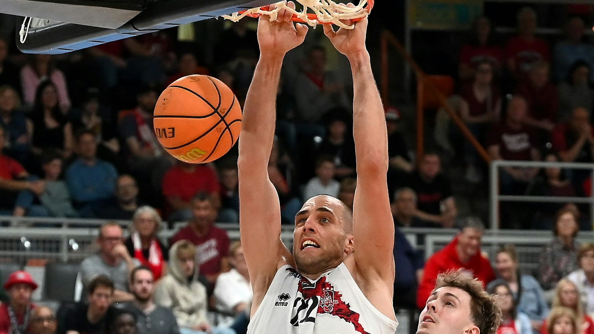 20250525-UHK-Basketball Bayer Giants-Wolmirstedt
links: Dennis Heinzmann (Bayer)
Foto: Uli Herhaus