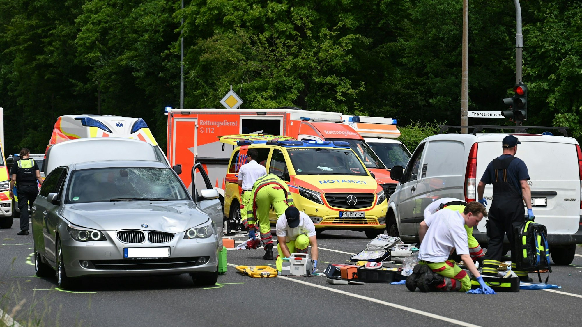 An der Kreuzung in Hürth fuhr ein Auto kurz vor Pfingsten in eine Gruppe Schüler