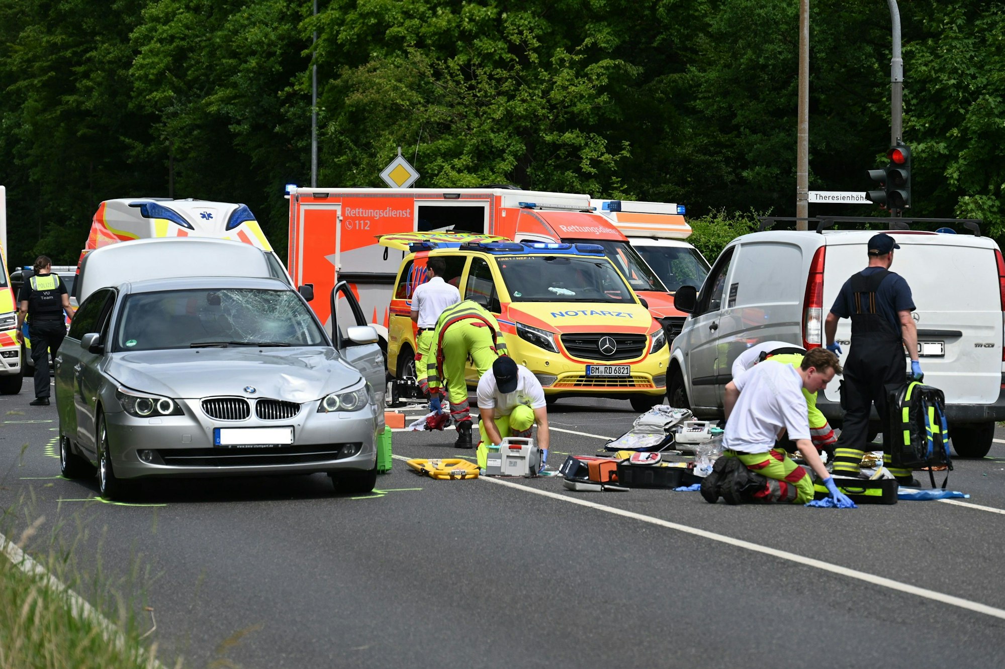 In Hürth war am 4. Juni ein Pkw an der Ampel in eine Gruppe Kinder gefahren.