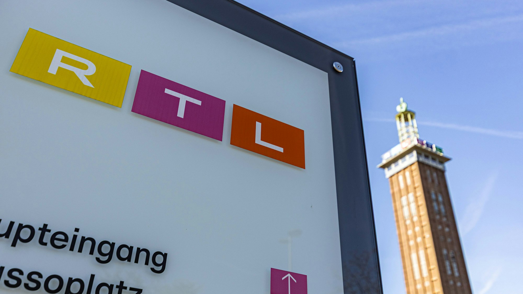 Der alte Kölner Messeturm auf dem Gelände von RTL in Köln-Deutz.