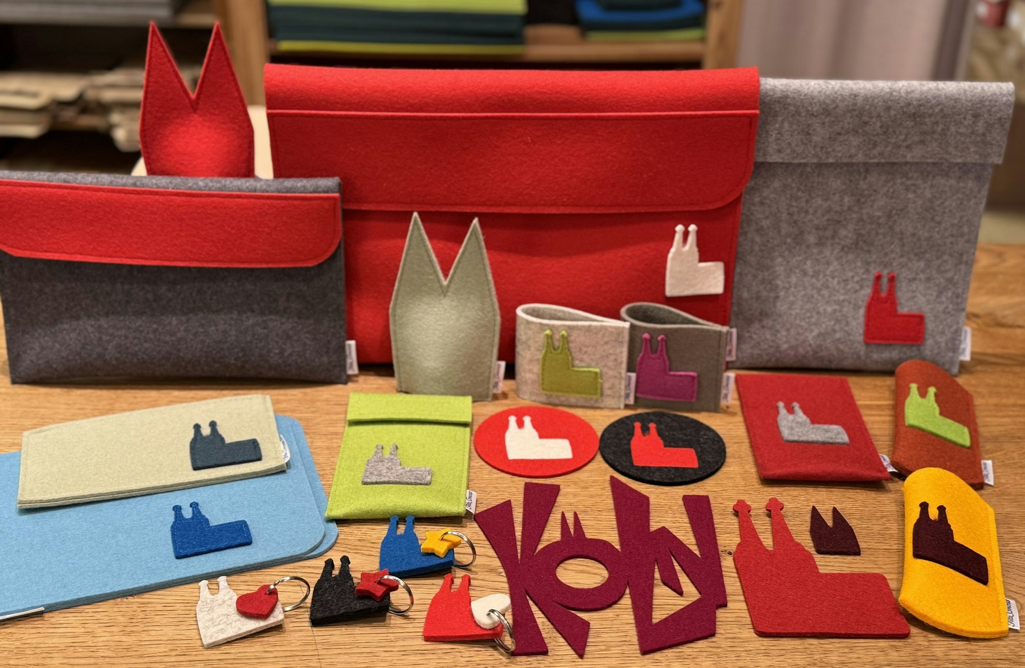 Bunte Köln-Souvenirs von Filz Gnoss