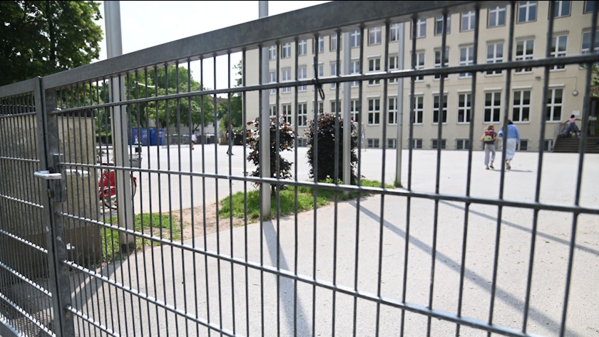 Auf dem Hof der Grund- und Hauptschule Baadenberger Straße hatten Kinder sich ein paar Jahre lang auch am Wochenende spielen und bewegen dürfen.