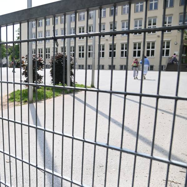Auf dem Hof der Grund- und Hauptschule Baadenberger Straße hatten Kinder sich ein paar Jahre lang auch am Wochenende spielen und bewegen dürfen.