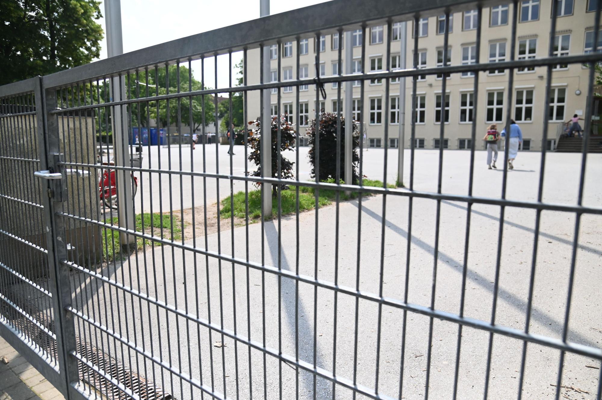 03.06.2025 Köln. Das Projekt Offene Schulhöfe ist eingestellt. Grund- und Hauptschule Baadenberger Straße. Foto: Alexander Schwaiger