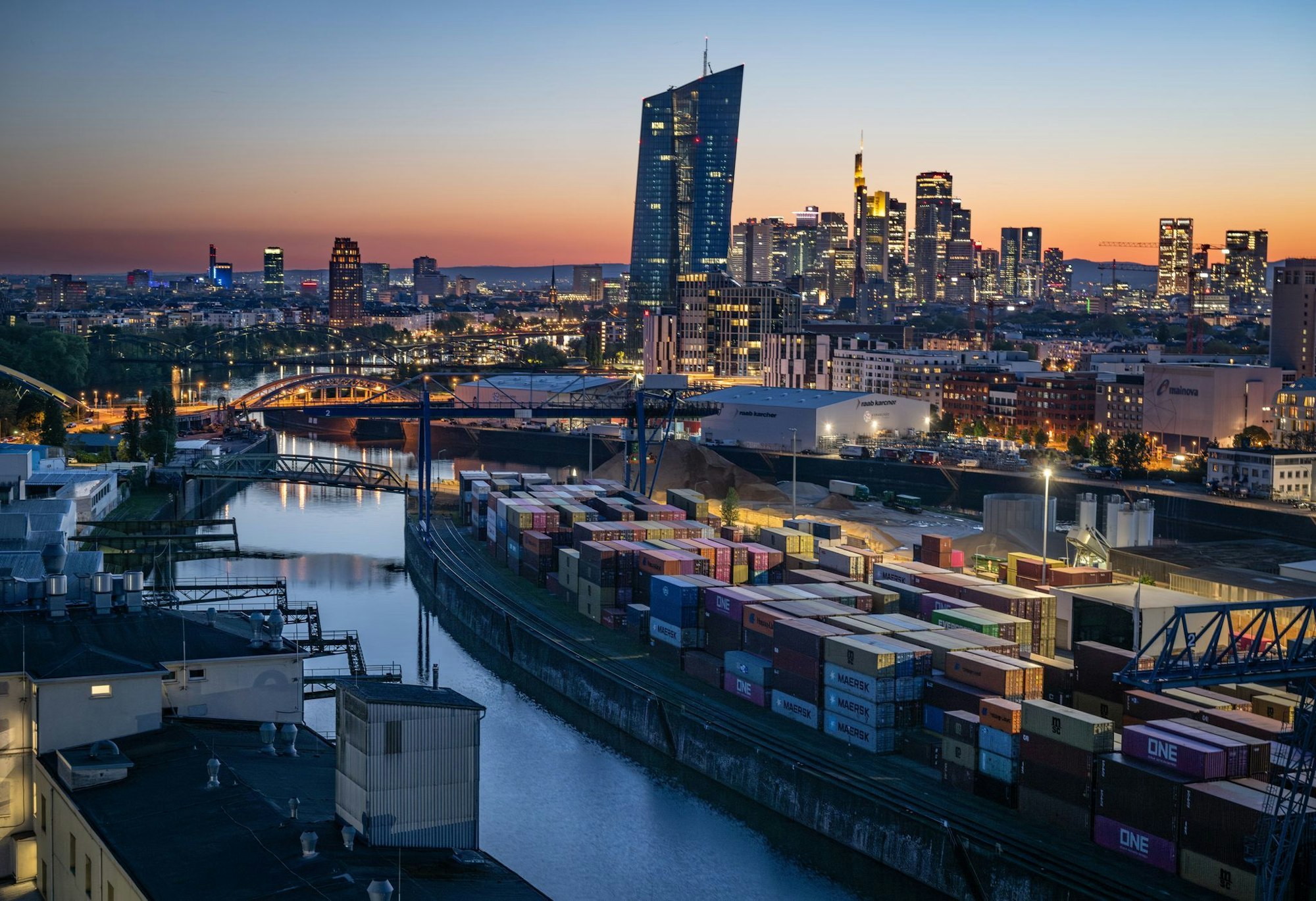 Finanzmetropole Frankfurt: Mit niedrigeren Zinsen hilft die EZB der Wirtschaft (Archivbild)