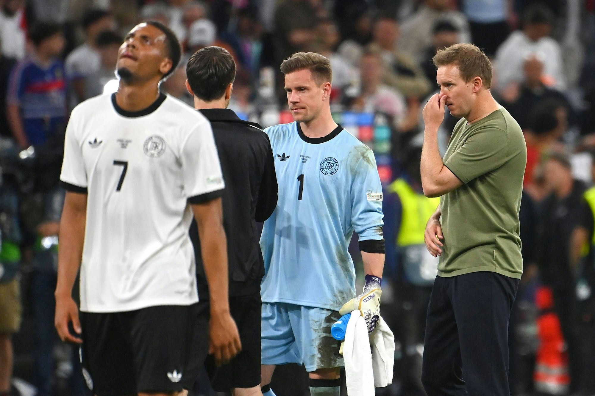 v.re:Bundestrainer Julian NAGELSMANN GER, Torwart Marc Andre TER STEGEN GER, Felix NMECHA GER nach Spielende, Enttaeuschung,Frust,enttaeuscht, frustriert,niedergeschlagen, Fussball Nations League Final Four Halbfinale Deutschland GER - Portugal POR 1-2 am 04.06.2025 , Fussball Arena Muenchen. *** from right national coach Julian NAGELSMANN GER , goalkeeper Marc Andre TER STEGEN GER , Felix NMECHA GER after the end of the match, disappointment,frustration,disappointed,frustrated,dejected, Soccer Nations League Final Four Semifinal Germany GER Portugal POR 1 2 on 04 06 2025 , Soccer Arena Munich