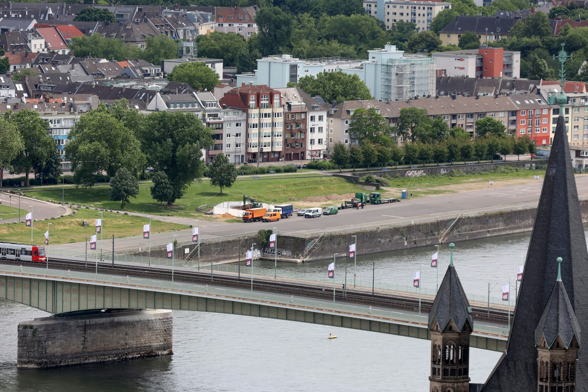 Blick auf die Deutzer Brücke, die ab 2036 saniert werden soll.