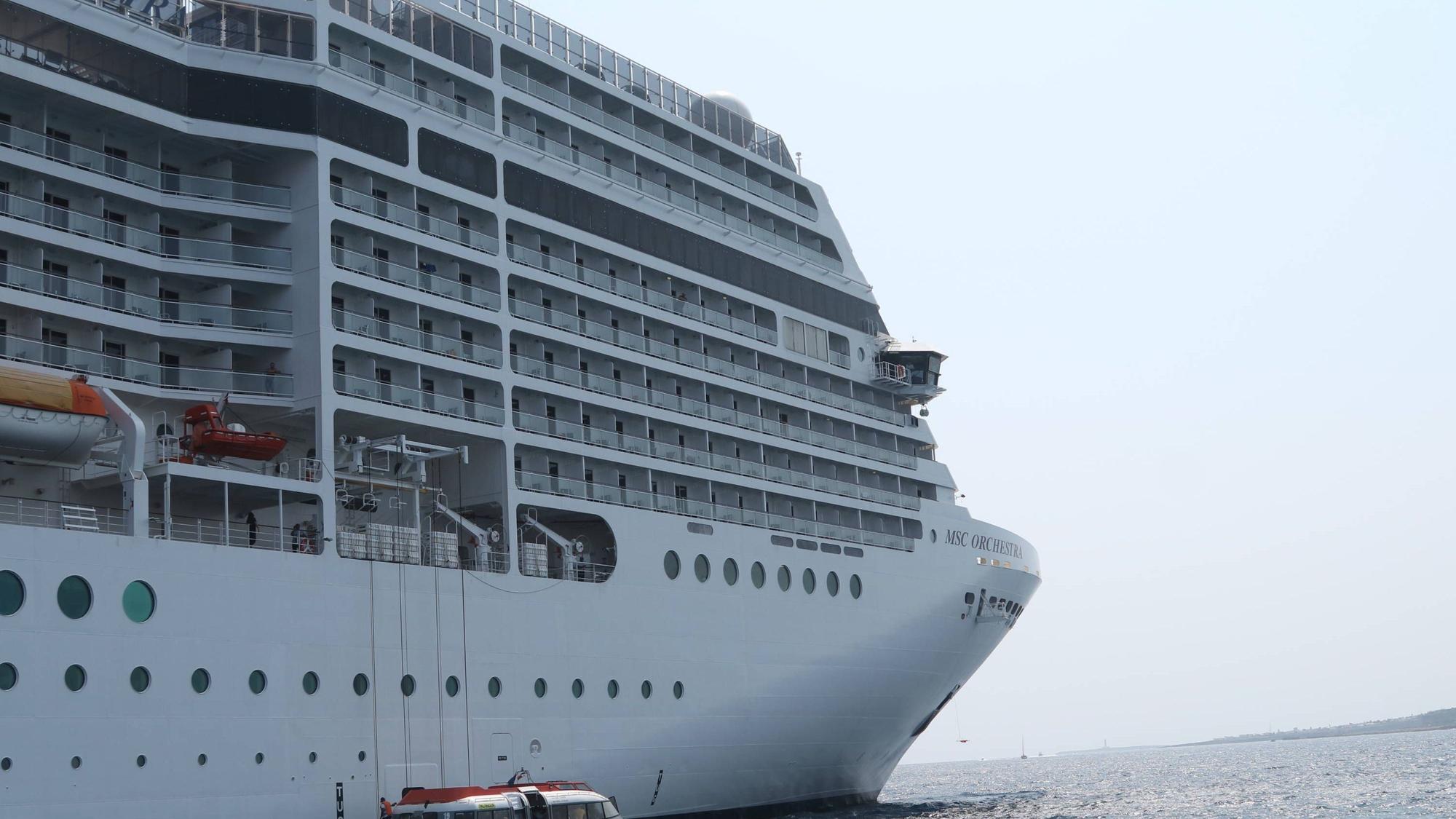 Die „MSC Orchestra“ trieb mehrere Stunden vor der Küste Korsikas im Mittelmeer.