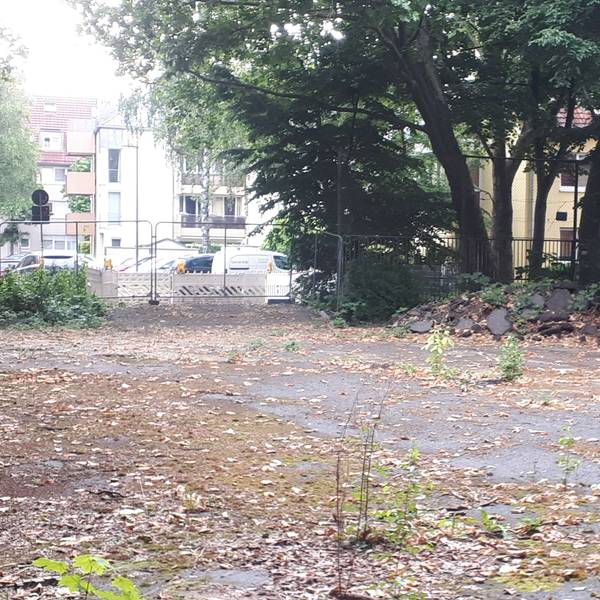 Der brachliegende Bolzplatz An den Kreutzmorgen: Das Areal wurde vor sechs Jahren gesperrt. (Archivbild)