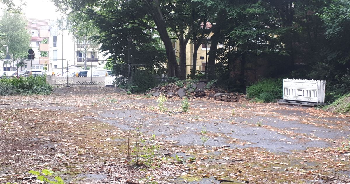 Gesperrter Bolzplatz in Köln-Weidenpesch: Bodensondierung steht Sanierung im Weg