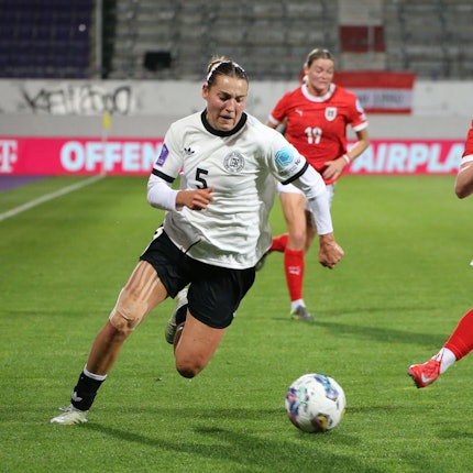 03.06.2025, xgrfx, Fussball UEFA Women s Nations League , Österreich - Deutschland v.l. Carlotta Wamser Deutsche Frauennationalmannschaft, Maria Plattner Österreich DFL/DFB REGULATIONS PROHIBIT ANY USE OF PHOTOGRAPHS as IMAGE SEQUENCES and/or QUASI-VIDEO Wien *** 03 06 2025, xgrfx, Football UEFA Women s Nations League , Austria Germany v l Carlotta Wamser German Women s National Team , Maria Plattner Austria DFL DFB REGULATIONS PROHIBIT ANY USE OF PHOTOGRAPHS as IMAGE SEQUENCES and or QUASI VIDEO Vienna
