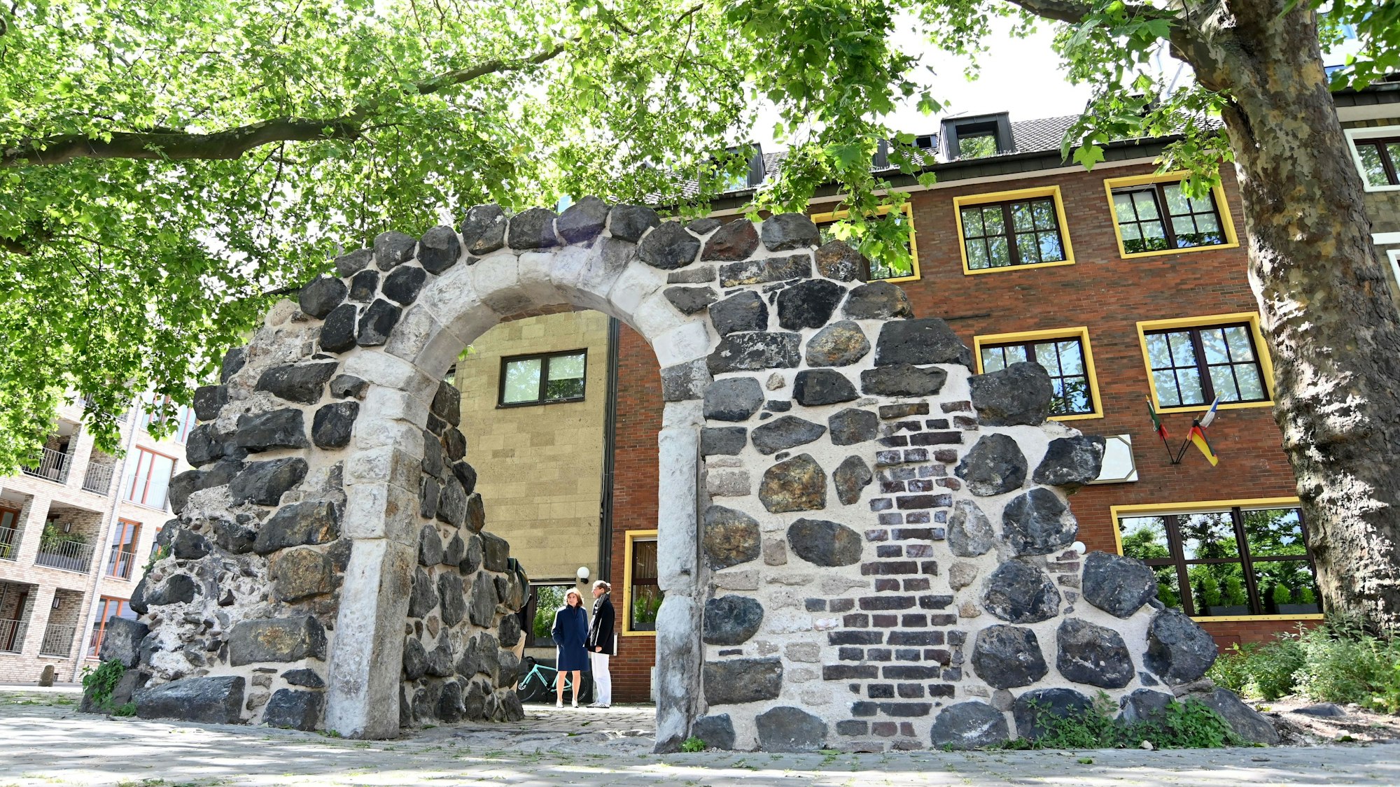 Das Foto zeigt die Sanierte Zollpforte am Thurnmarkt.