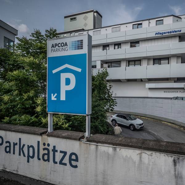 Einfahrt zum Apcoa-Parkhaus in Wiesdorf