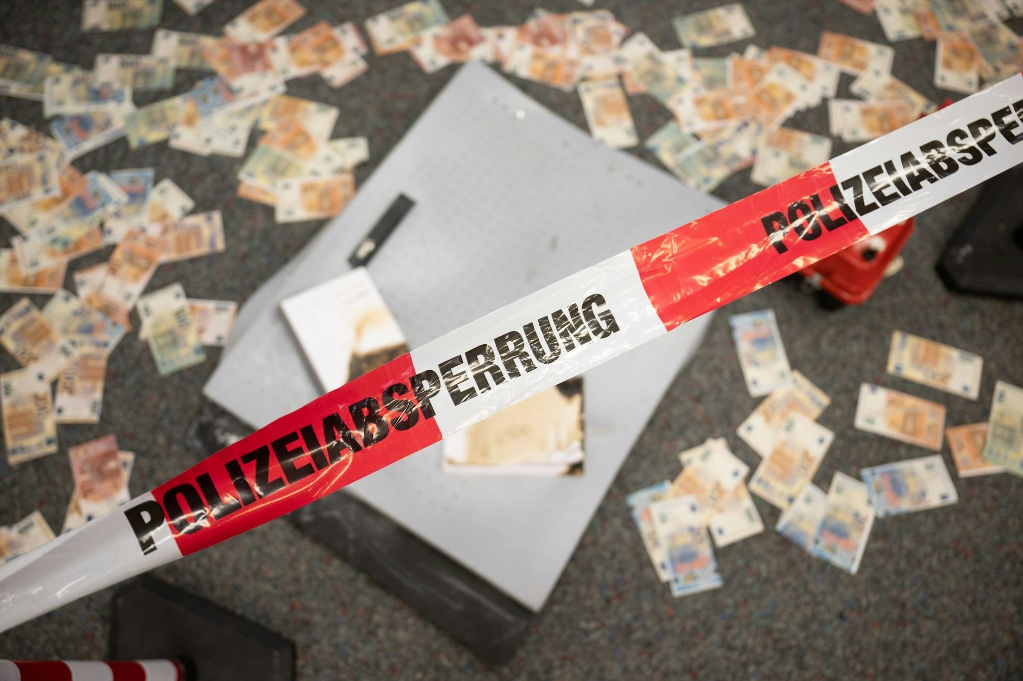 Der Angeklagte soll an Geldautomatensprengungen in sechs Bundesländern beteiligt gewesen sein. (Symbolbild)
