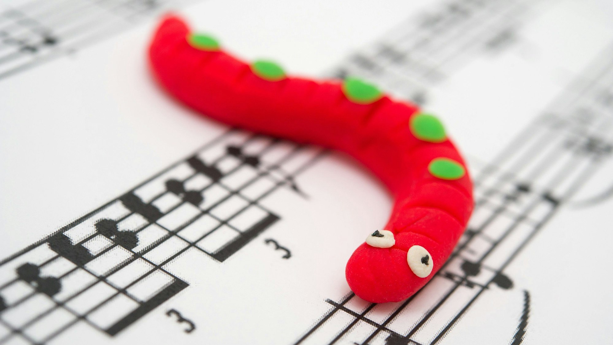 Kriecht unerbittlich ins Gehirn: Manche Melodie ist so eingängig, dass sie sich als Ohrwurm einnistet.