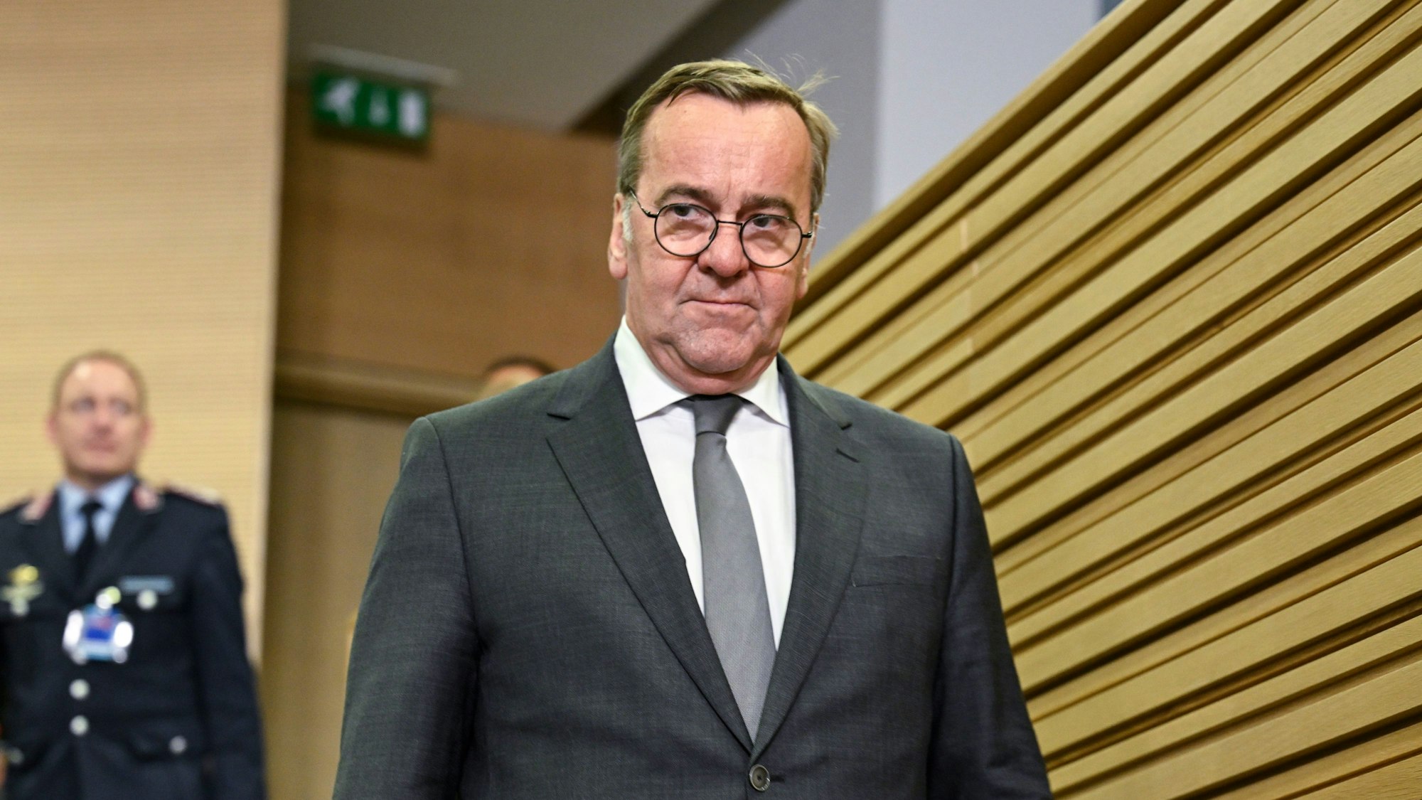 Bundesverteidigungsminister Boris Pistorius (SPD) kommt nach einer Sitzung der Ukraine-Kontaktgruppe für Verteidigungsfragen im NATO-Hauptquartier an.