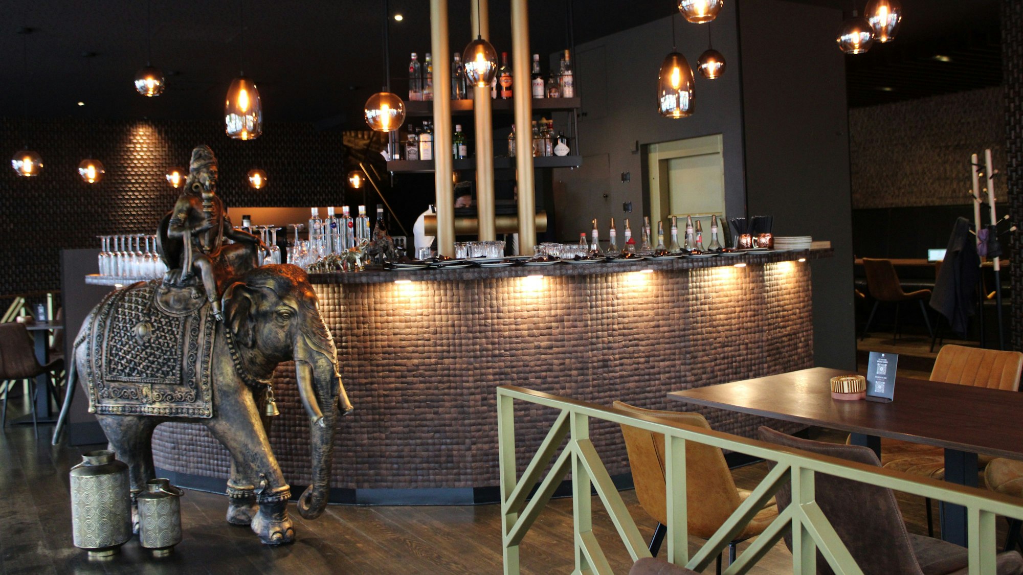 Auch Kundschaft aus Düsseldorf oder Frankfurt am Main komme nach Lohmar, um bei Karikaala zu essen, so der Inhaber.