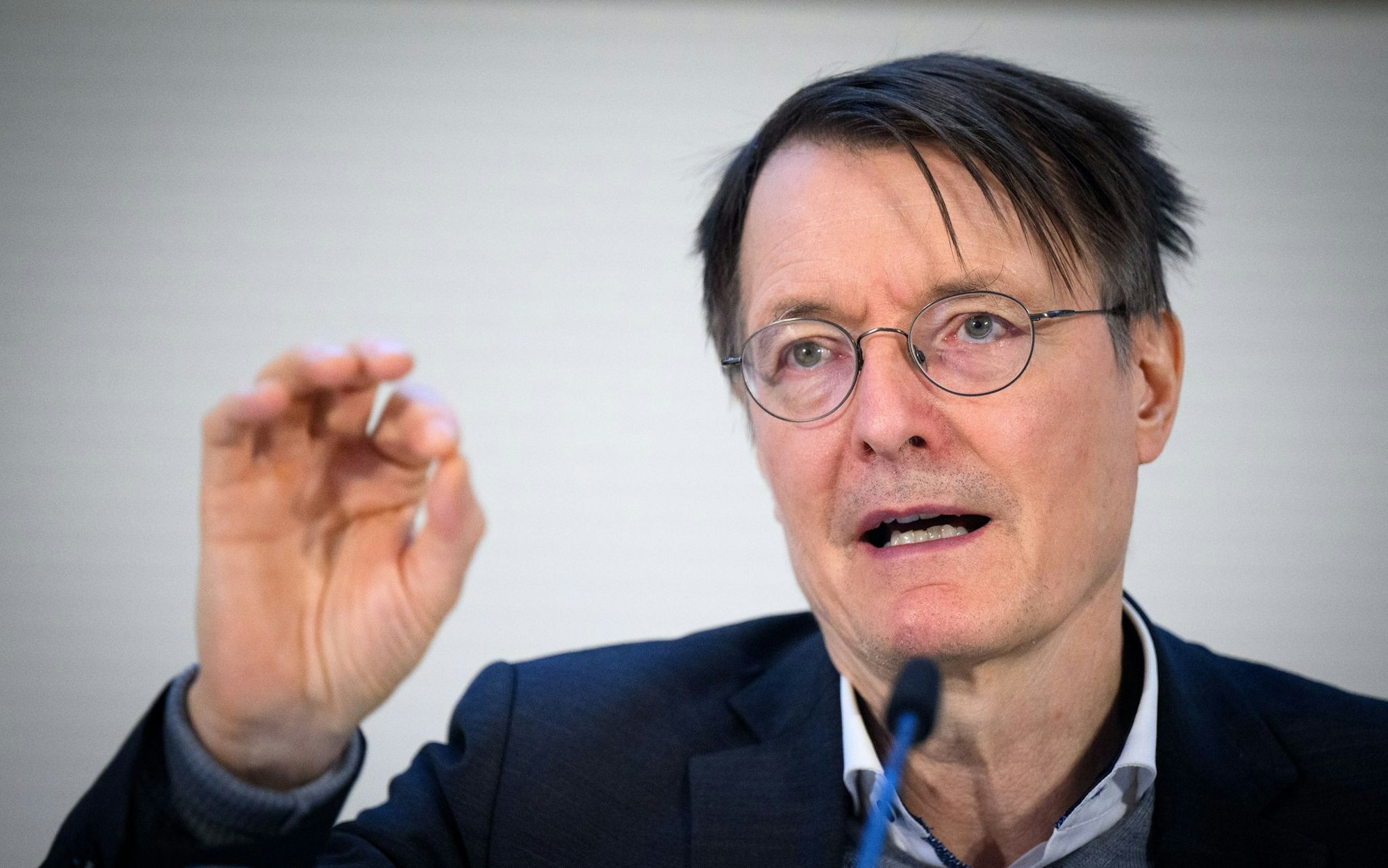 Der ehemalige Bundesgesundheitsminister Karl Lauterbach widmet sich künftig im Nebenjob in einer Kommission der WHO den gesundheitlichen Folgen des Klimawandels. (Archivbild)