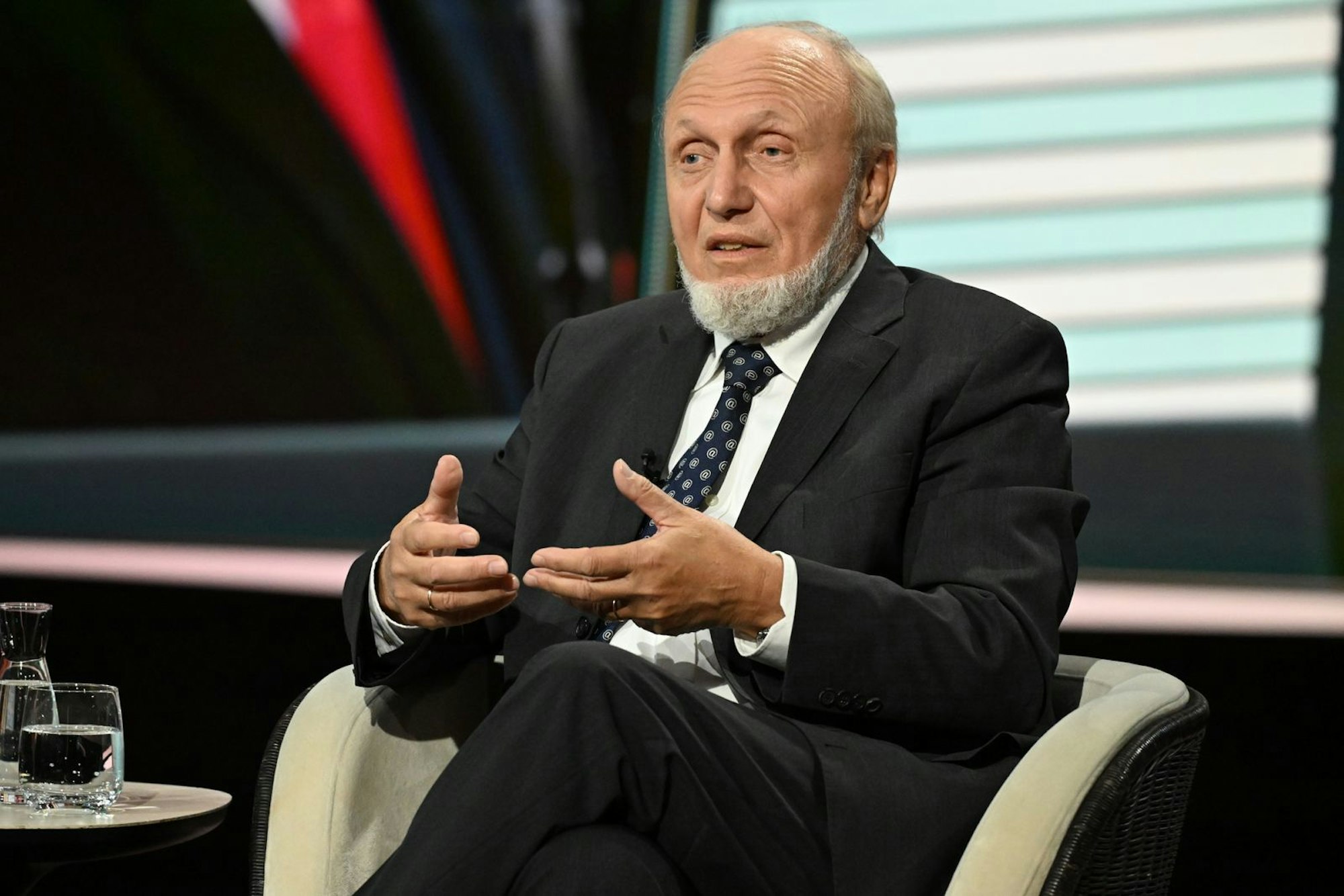 Ökonom Hans-Werner Sinn sprach bei „Markus Lanz“ über die Hintergründe von Trumps Zollpolitik. (Bild: ZDF / Cornelia Lehmann)