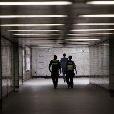 14.04.2025, Köln: In der U-Bahn Station Appellhofplatz: Gemeinsam unterwegs mit Streifenteams an Brennpunkten in der Innenstadt mit der Polizei, KVB und der Stadt. Foto: Arton Krasniqi