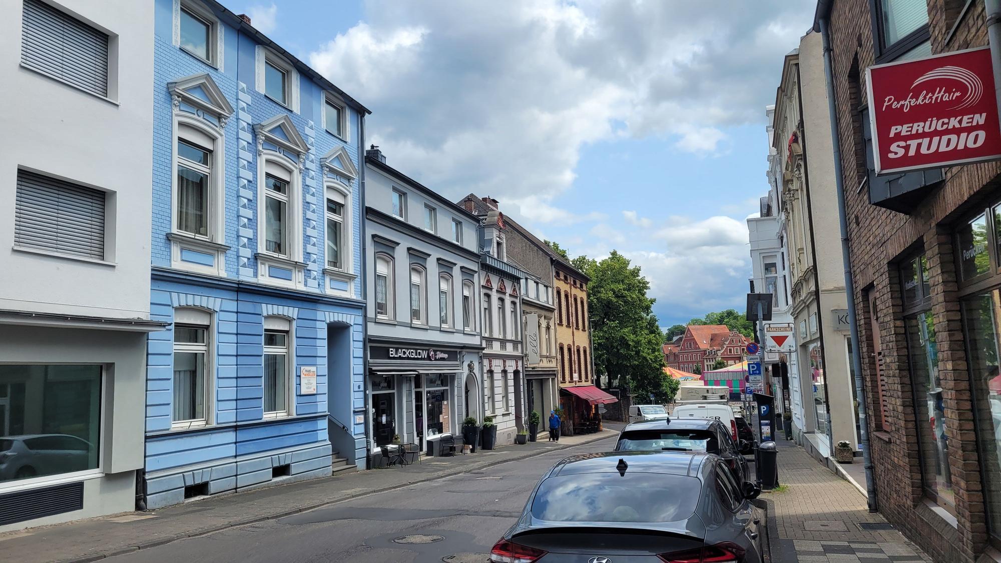 Das Foto zeigt die Paffrather Straße in Bergisch Gladbach