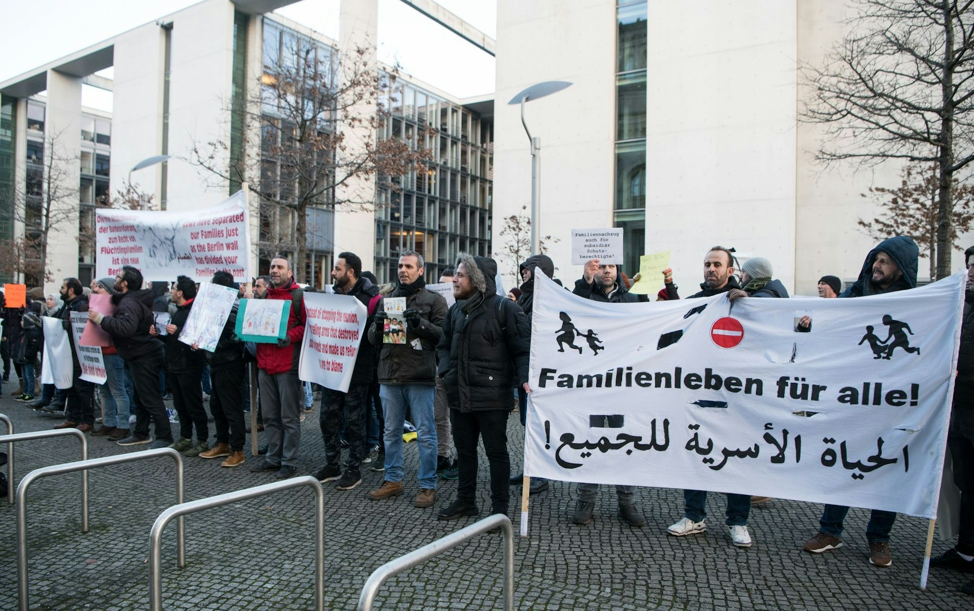 Die Frage, ob und in welchem Umfang auch Menschen mit subsidiärem Schutz ihre Angehörigen zu sich nach Deutschland holen dürfen, beschäftigt die Politik seit Jahren. (Archivbild)